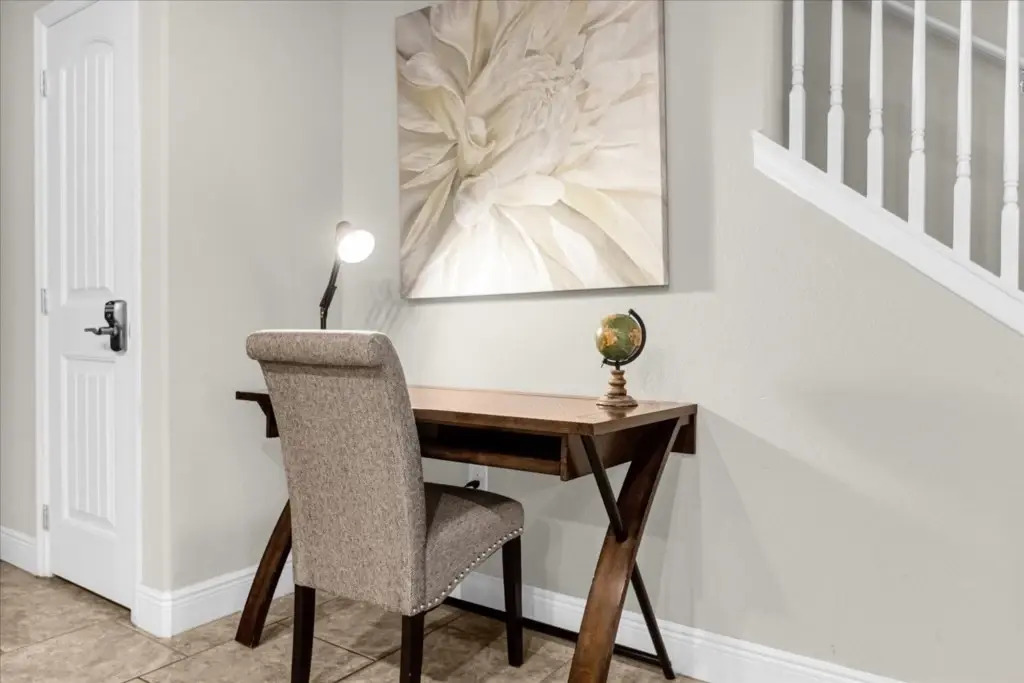6 Bedrooms 5 Bathrooms Solterra 4193 Od
