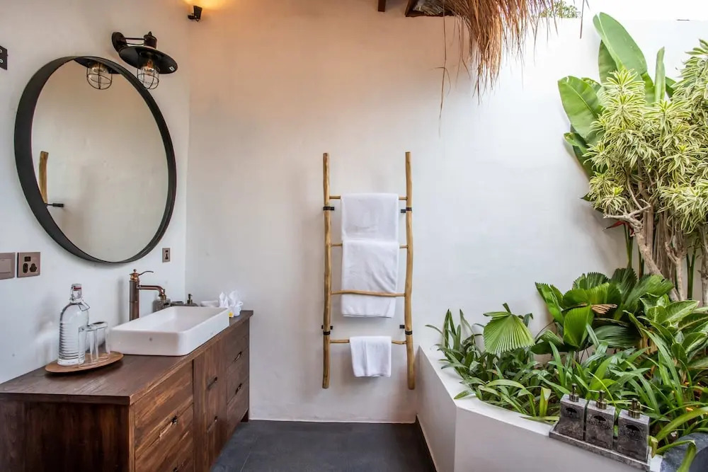 Majestic Private Villa, 6 BR, Canggu With Staff