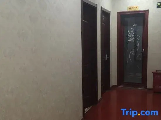 Yijia Hotel (Century City Branch)