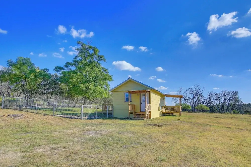 Ranch Cabin w/ Decks, 10 Mi to Fredericksburg