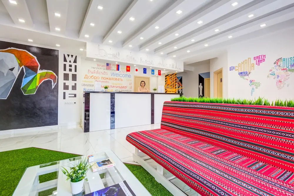 WHITE HOTEL & HOSTEL