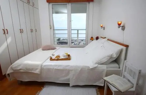 Split on the beach, 2 floors & wide terrace
