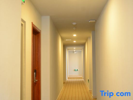 Jiyue Business Hotel (Yanji Peida Market Branch)