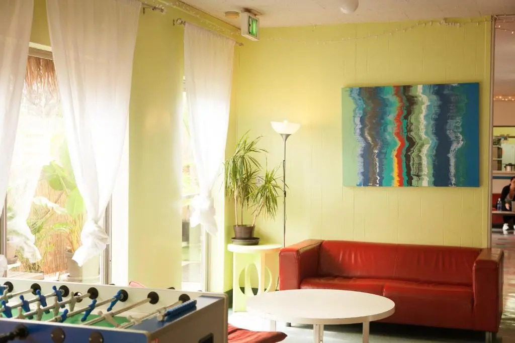 Banana Bungalow West Hollywood Hotel & Hostel