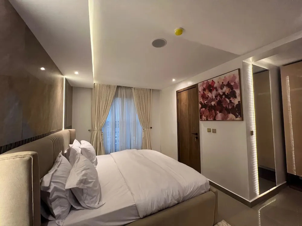 Sleeps 4 With Pool Access