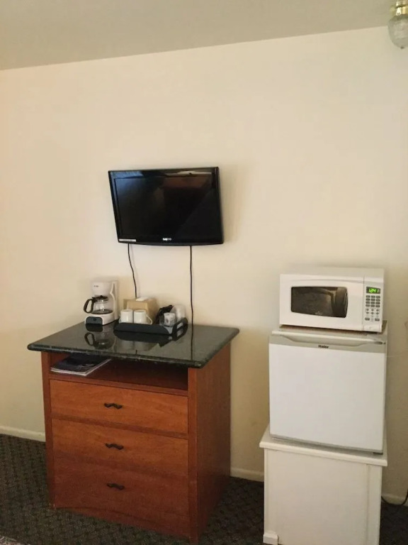 Cedar Lodge Motel