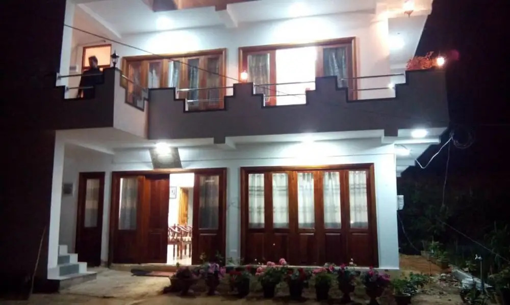 Yoho Grand Drive Guest House