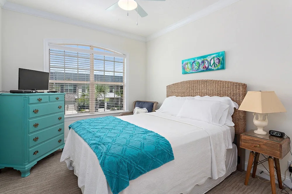 601 Mariners Circle by Hodnett Cooper