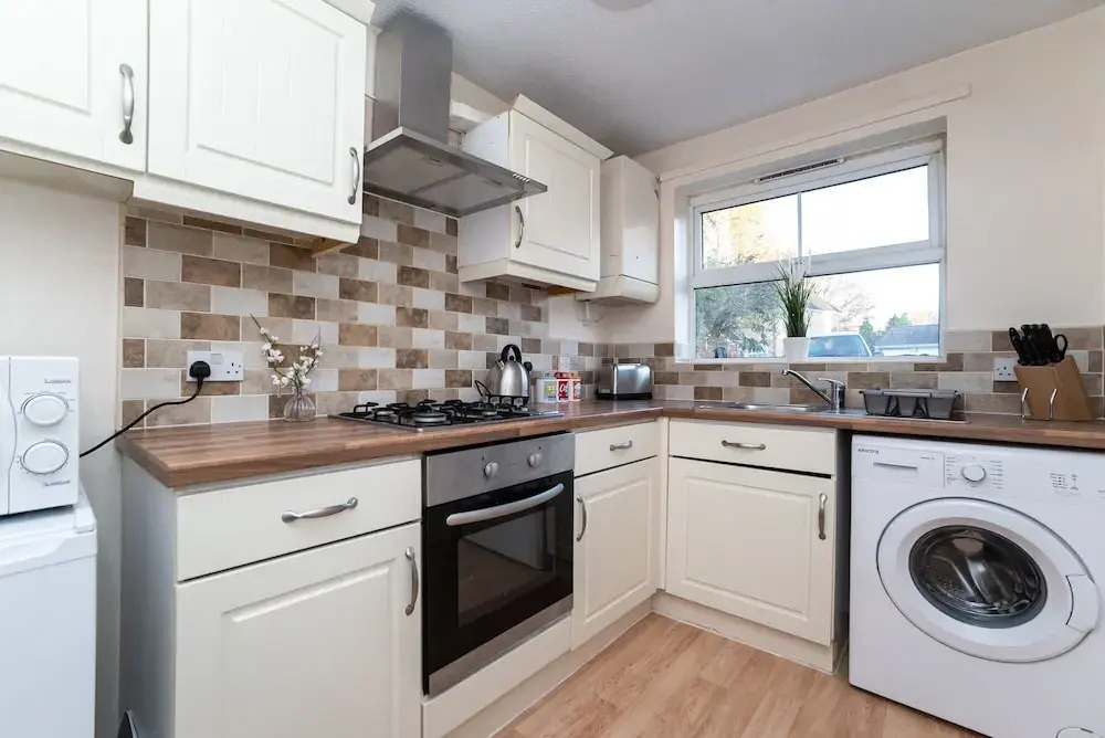 Beautiful 3 Bed House With Great Motorway Access Close to City Centre