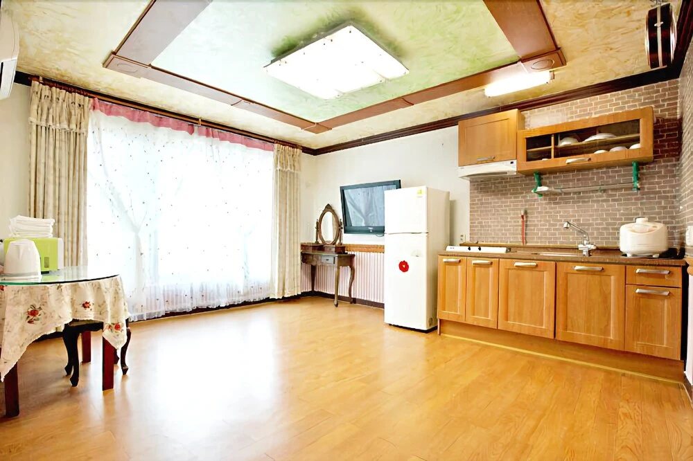 Taean Red Pension