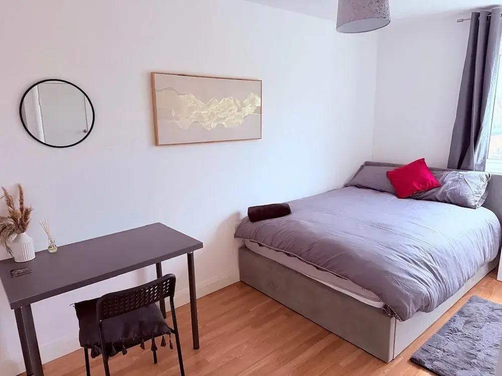 Cosy 2 Bedroom Apartment by Airport & Town Centre