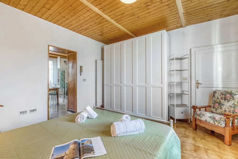 Butterfly Apartment