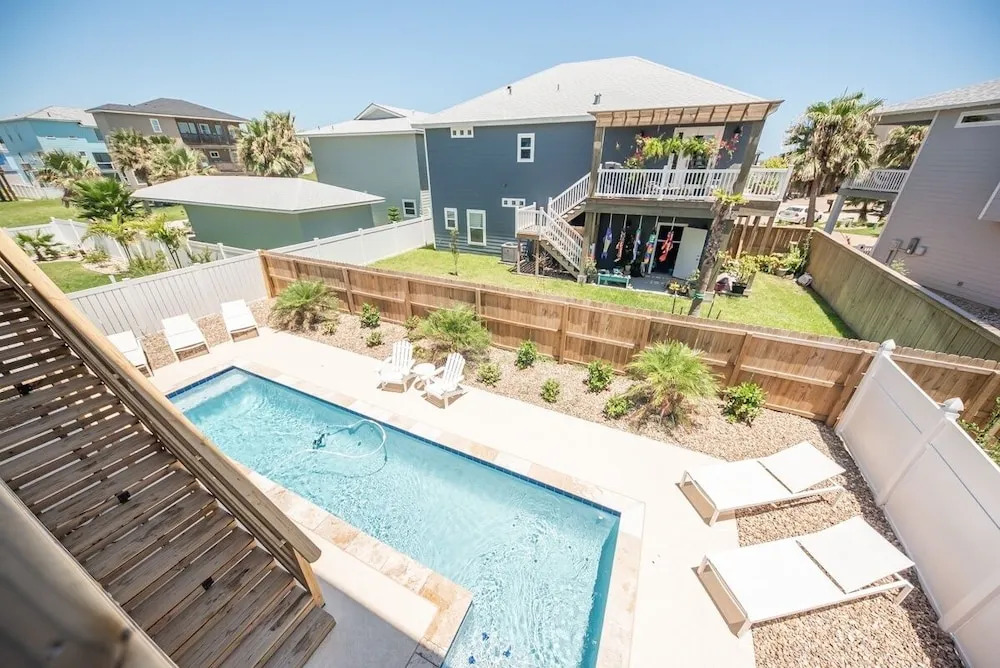 Big Blue - 4 Br Home