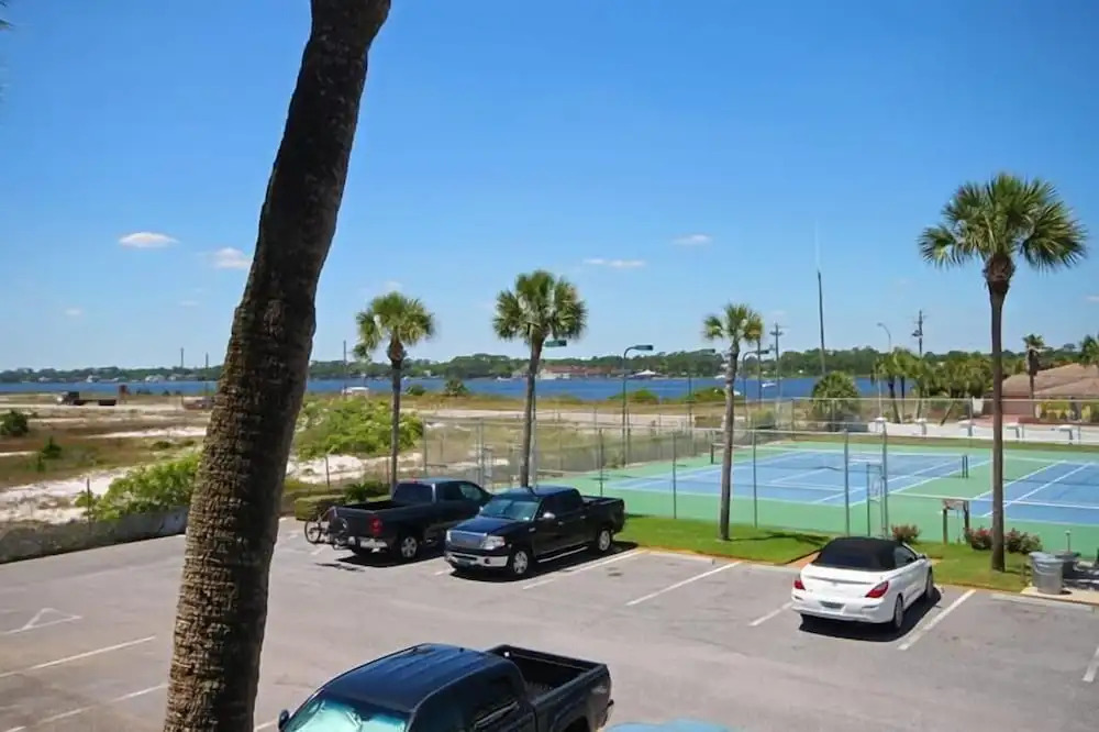 627 El Matador Condo by RedAwning