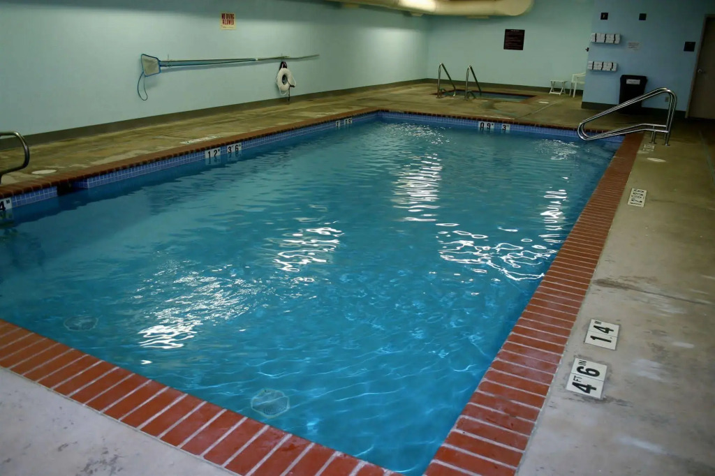 Evergreen Inn & Suites