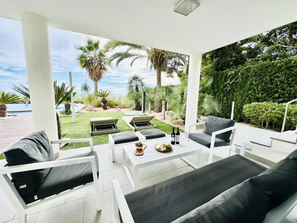 A001 - Villa de lujo en primera línea de mar