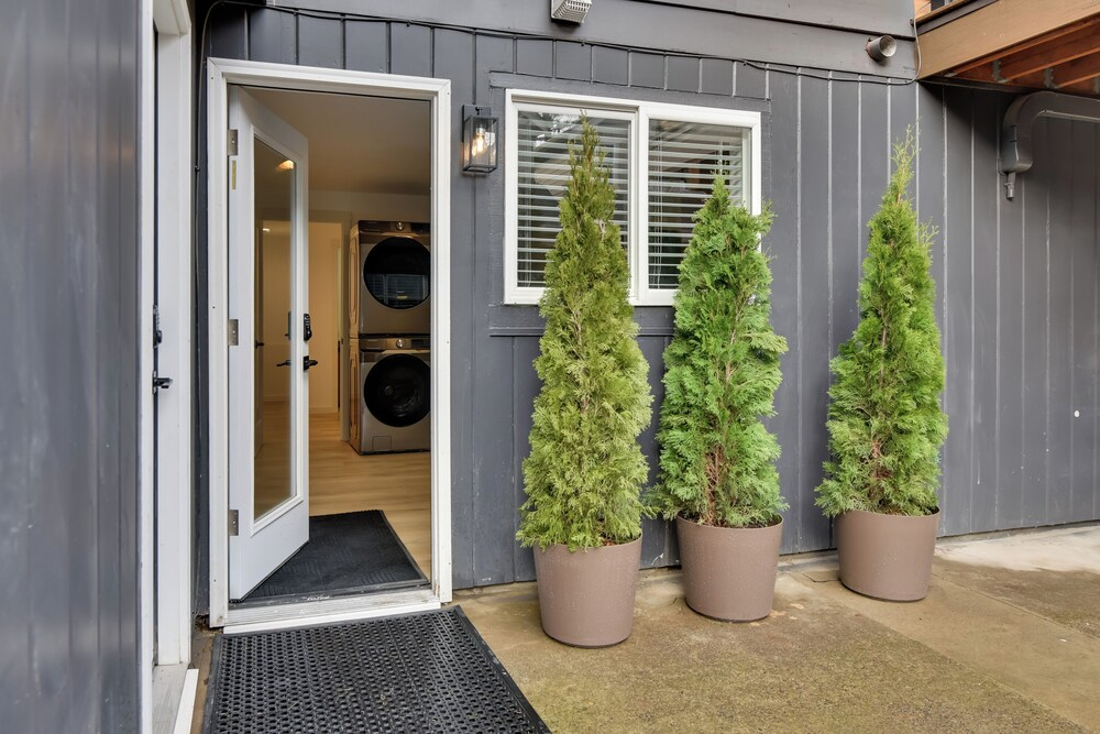Healthcare Workers' Home Base! Portland Apt