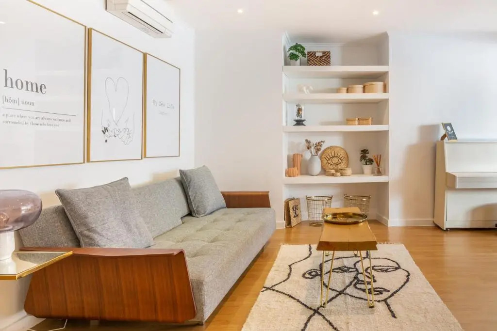 Brand New! 3-bedroom Apartment with Private Sunny Patio in Cacilhas!
