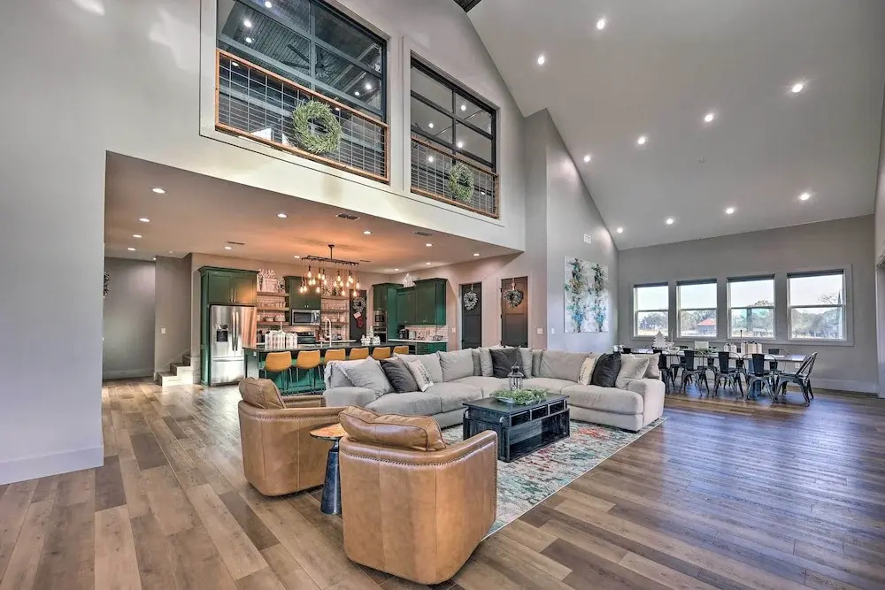 Lavish Riverfront Escape w/ Gas Grill