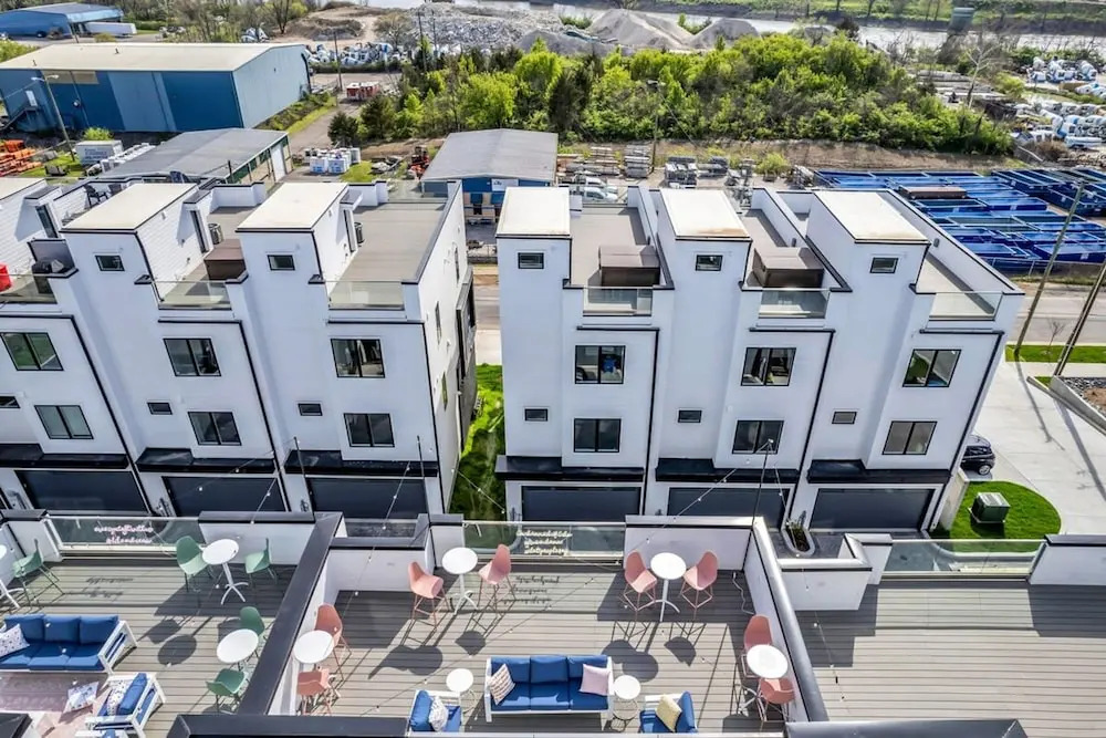 Taylor Swift Home Rooftop Hot Tub Movie Theater