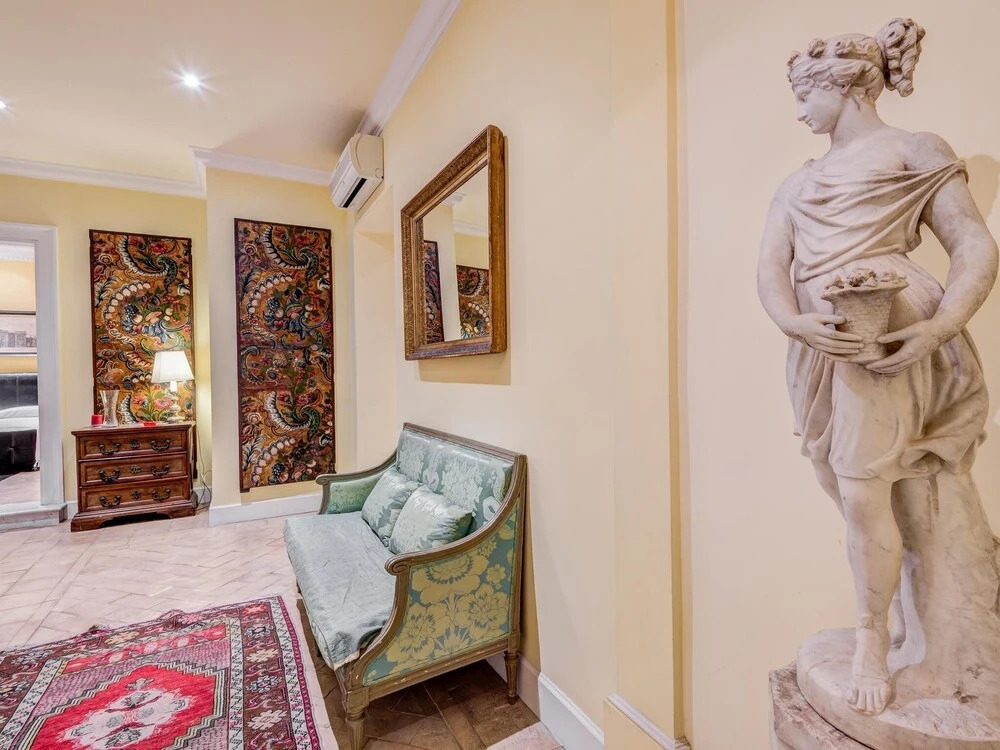 RSH Augustus Luxury Apartment