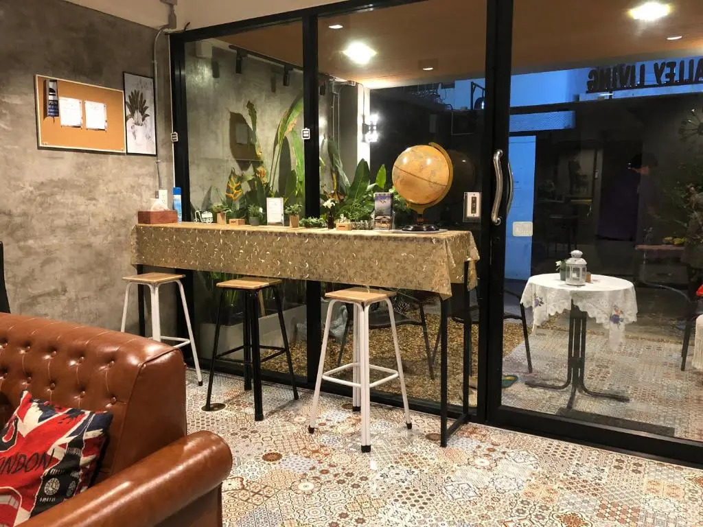 Alley living rama8