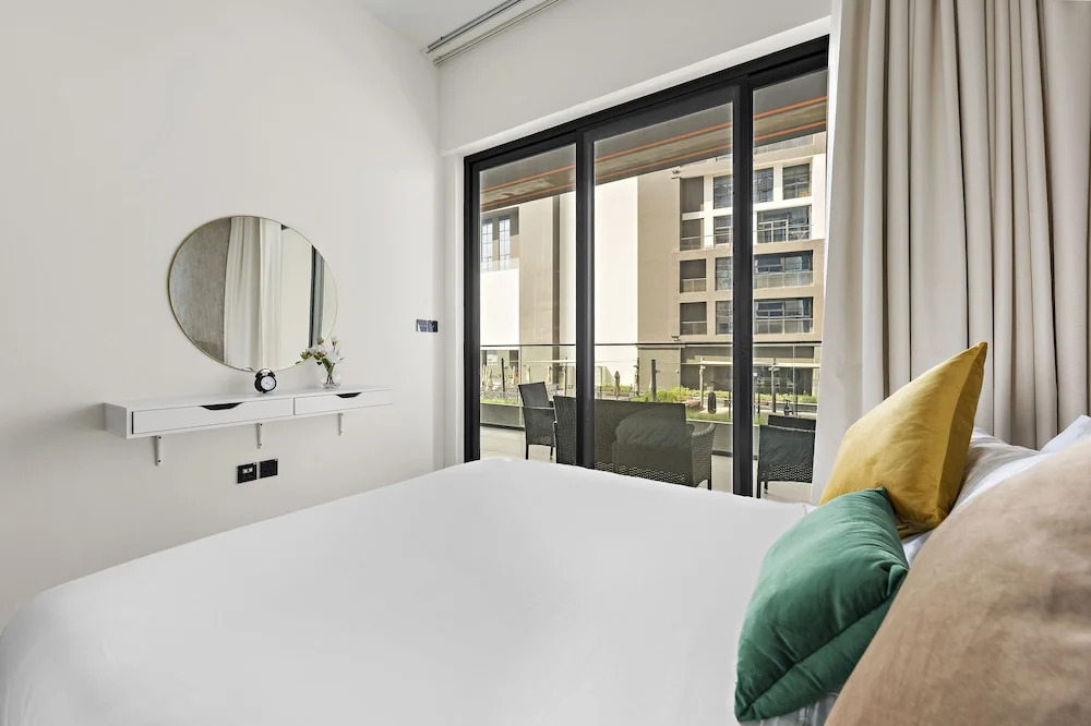 WelHome - Contemporary 1BR in Binghatti Canal & Burj Views