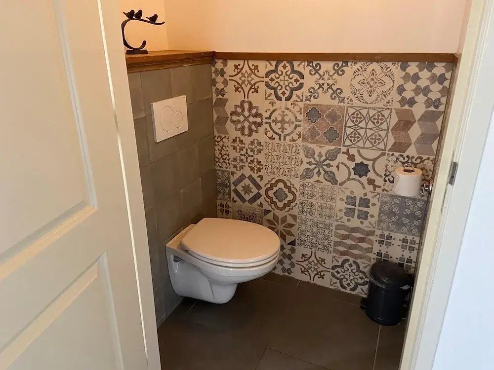 Lush Villa with Hot Tub, Private Fenced Garden in Hippolytushoef