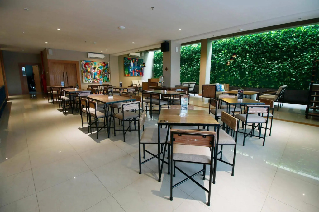 Yellow Star Ambarukmo Hotel