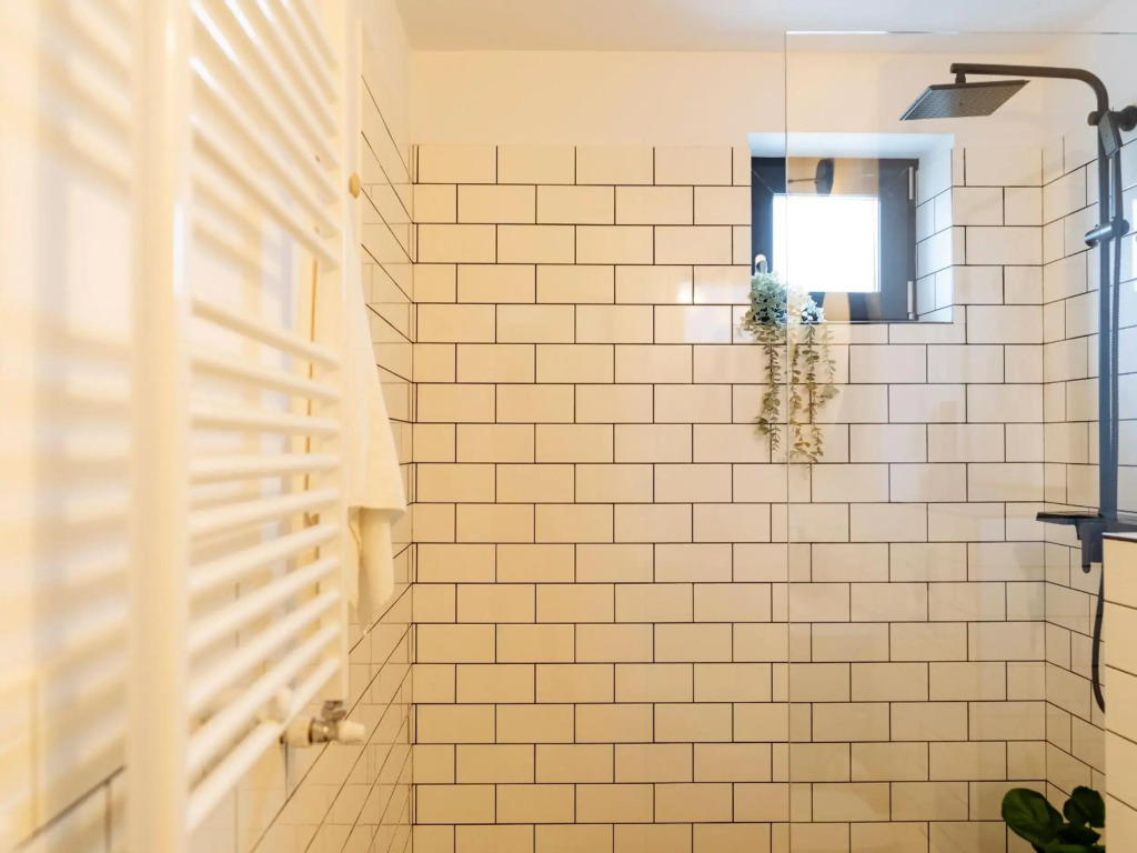 Sunny 2BR Flat - Top Location - Amazing Balcony
