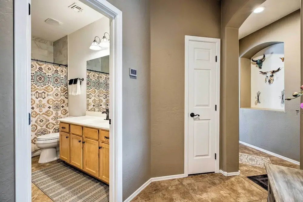 Family Home w/ Pool, BBQ & Fire Pit in Goodyear
