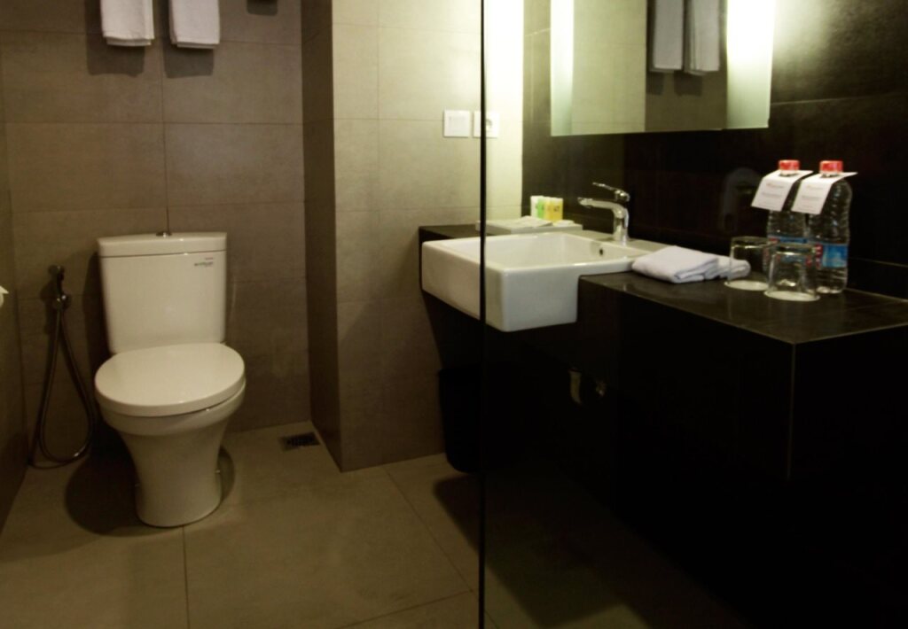 Отель Sevn Legian