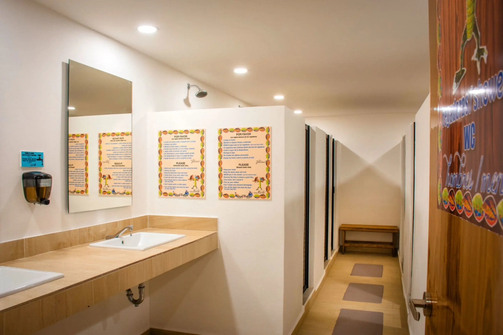 Nomads Party Hotel