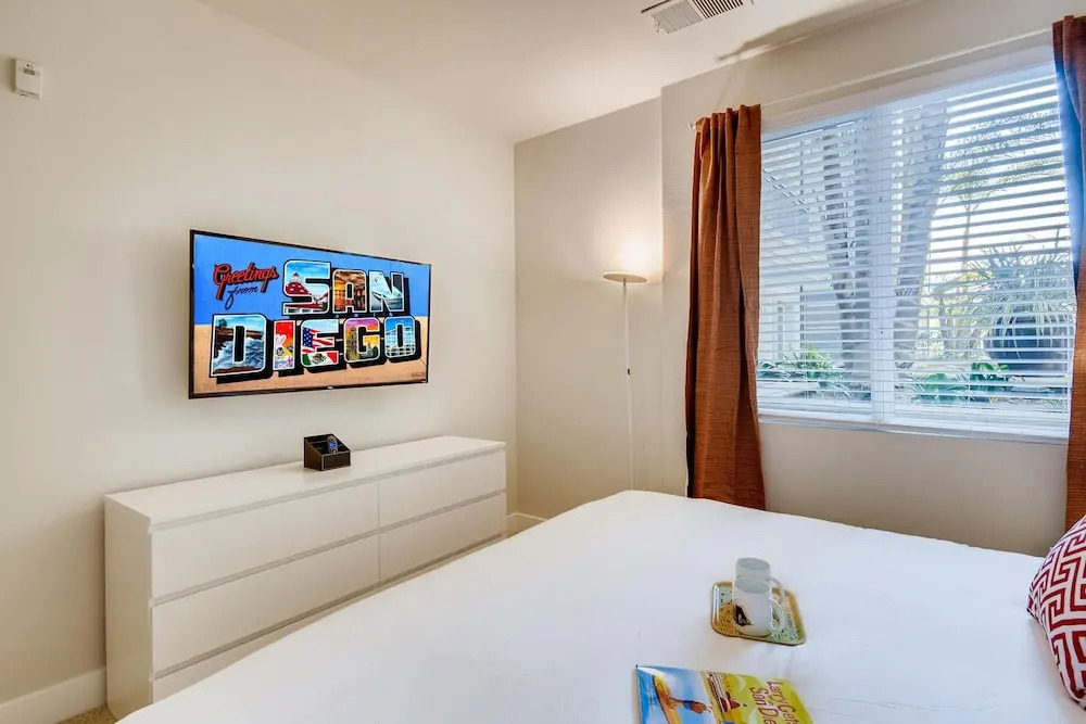 (70% off) - San Diego Top Location Work Or Fun 2BR/2.5 Bath - Pool, Gym, & Free Parking (FV10)