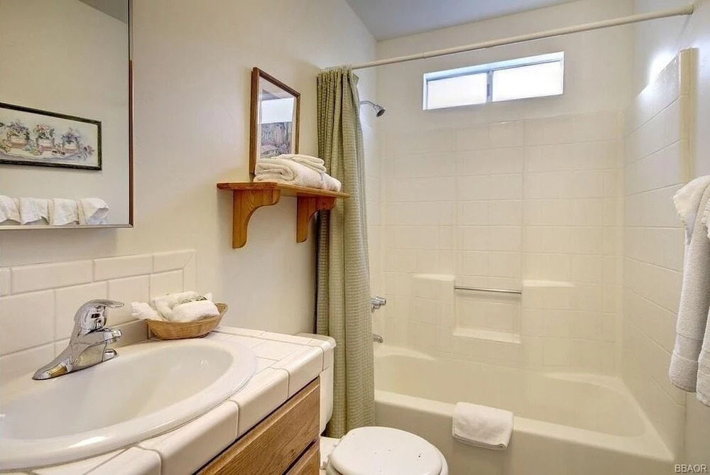 Karin's Cottage - 2br/1ba/walk To Shuttles/wifi/fireplace/fencedyard/barbeque 2 Bedroom Home