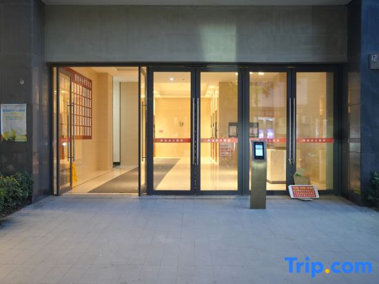 Love Esports Hotel (Zhengzhou Miaoli Commercial Center Longhu Tianjie Branch)