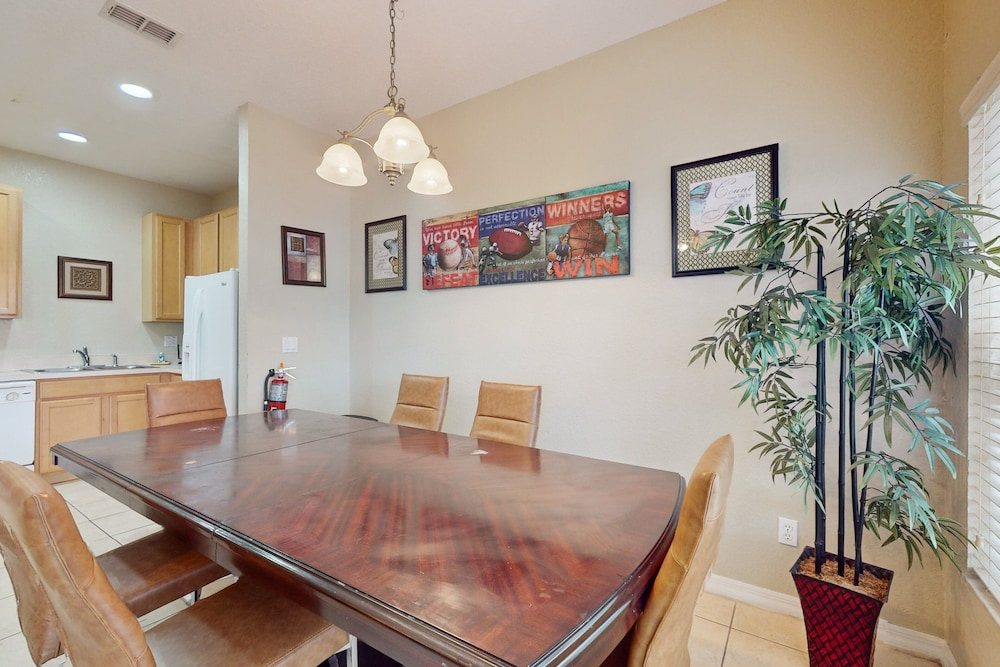 Gated-entry Townhome, With Shared Pool, Central AC, Near Theme Parks