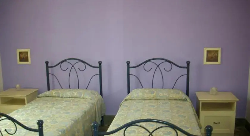 1402 Rooms