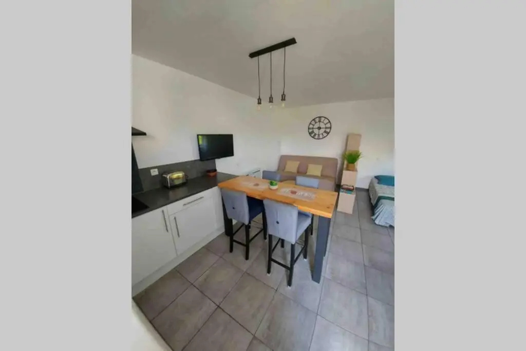 Location Studio Entre Garrigue Et Mer