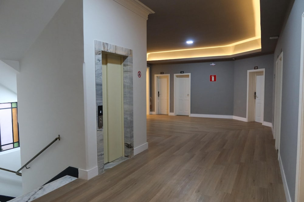 B.Hotel Economy 888