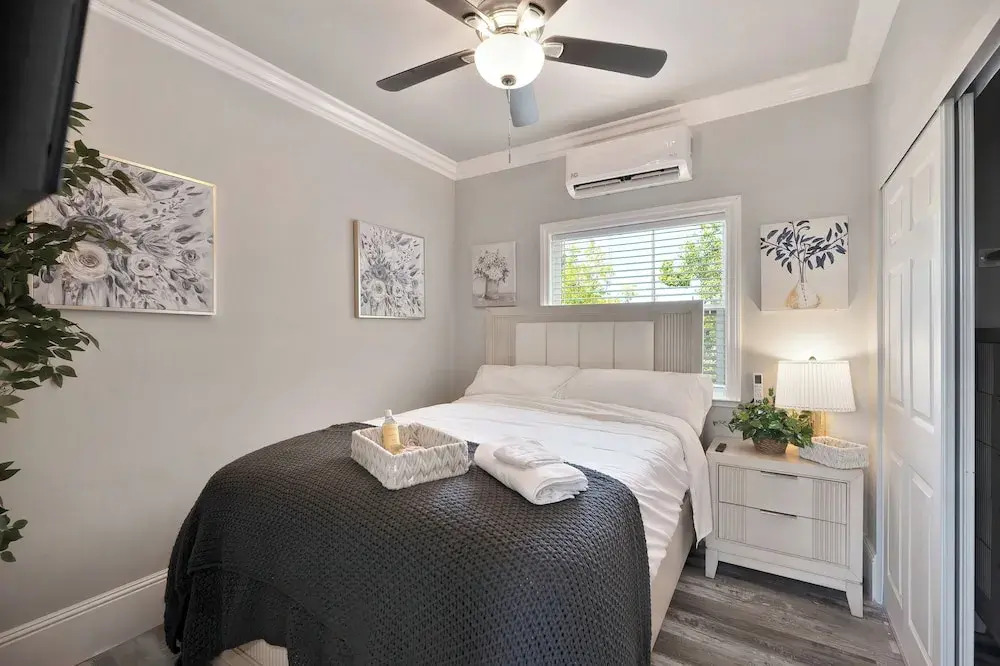 Walk to UC Davis Medical Center! Duplex w/ Patio