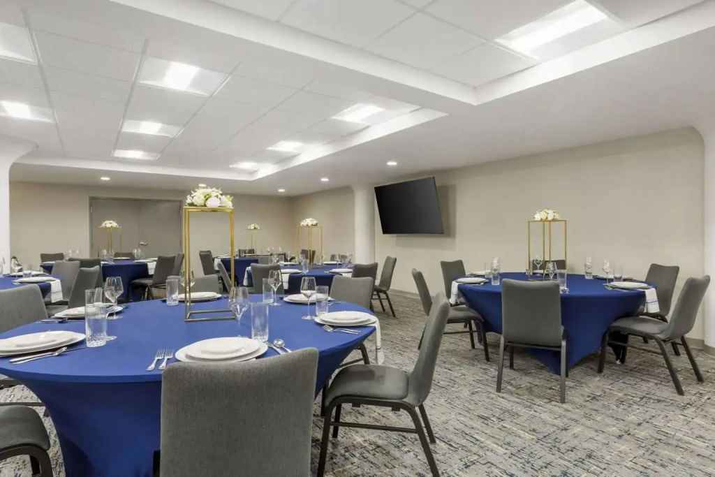 Comfort Inn & Suites Newark Liberty International Airport