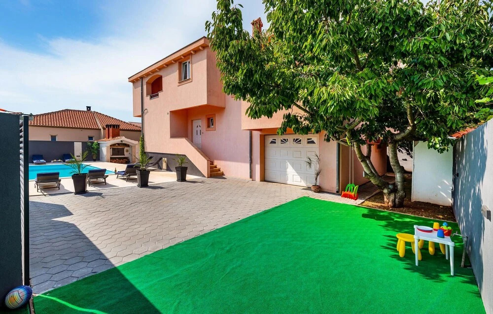 Beautiful Home in Zadar With 5 Bedrooms, Wifi and Outdoor Swimming Pool