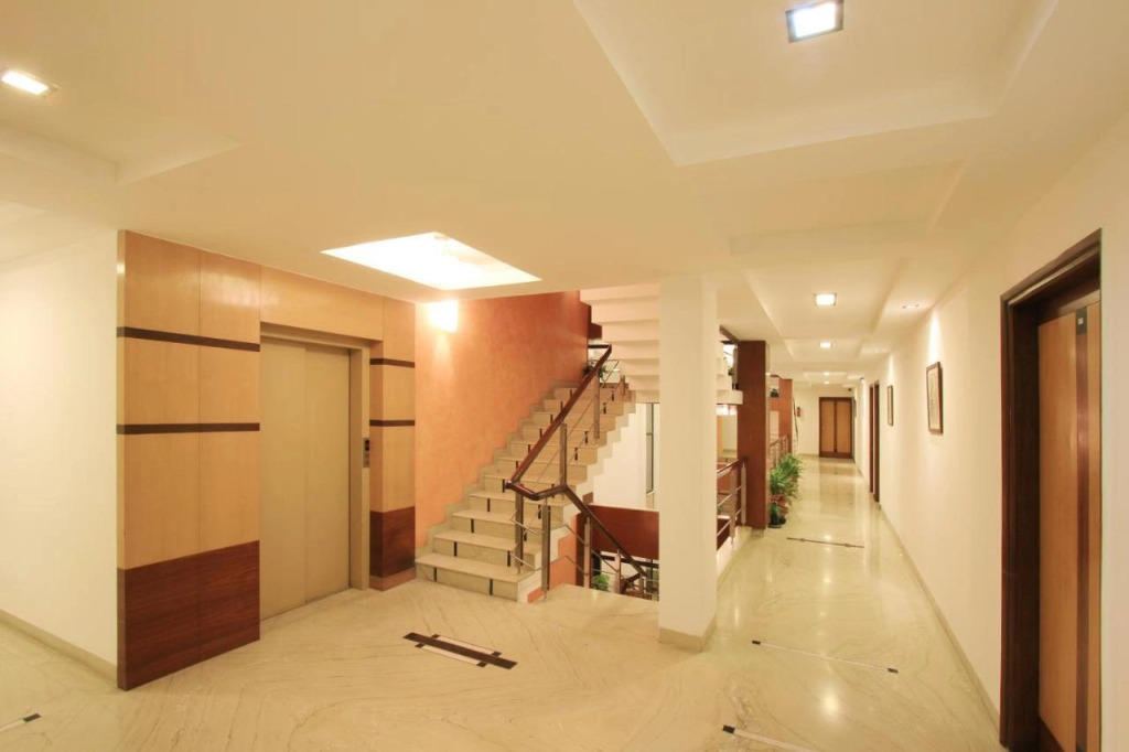 OYO Premium Opp Huda Metro