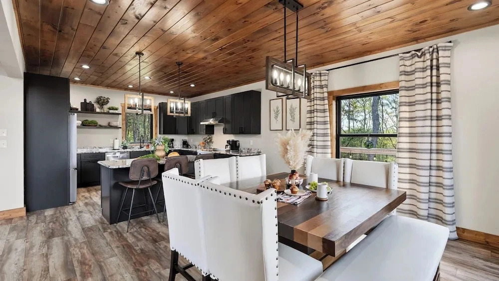Priddy Secluded by Avantstay Hot Tub + Expansive Deck + Game Room + Home Theater
