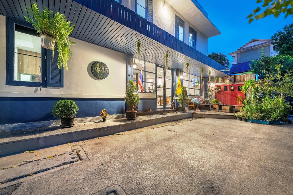 Visut House