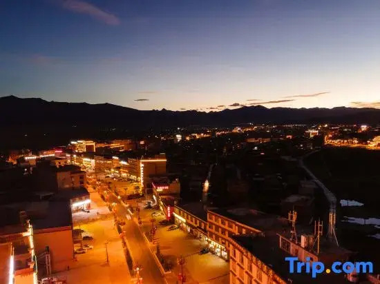 Yunjin Hotel (Ganzi Litang 318 National Road Dongcheng Branch)