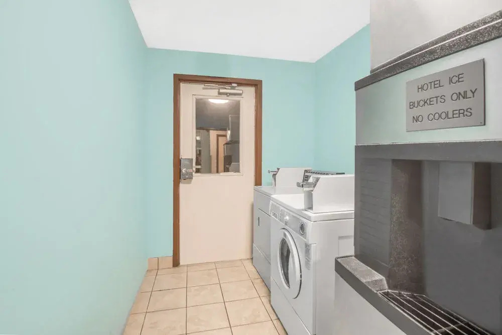 Super 8 by Wyndham Cleveland