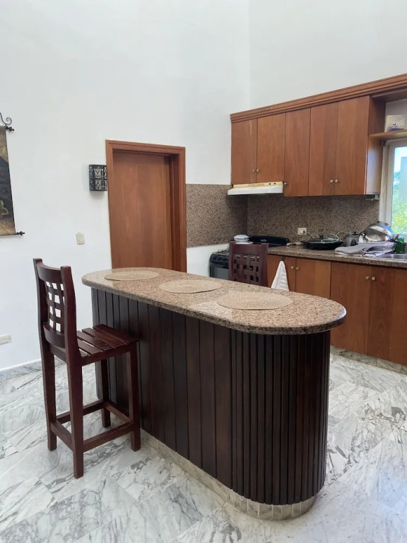 2 Minutes Walk to Beach Huge 3 bdrm Condo with Pool