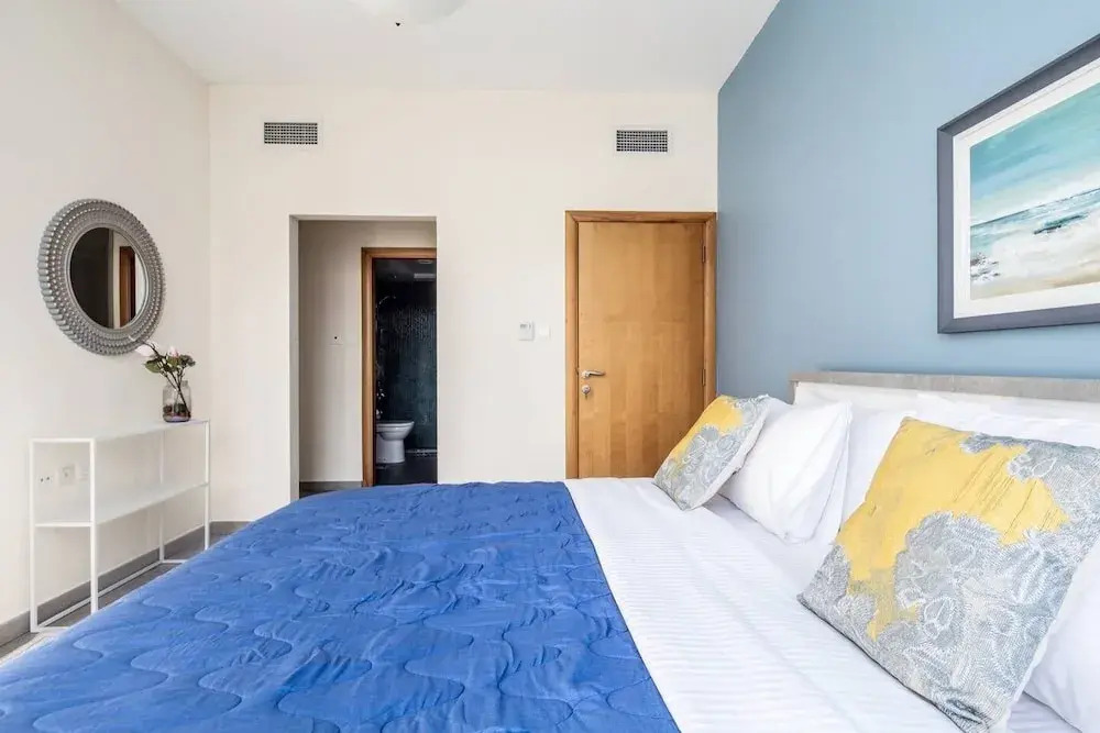 Luxurious 2BR w/ Stunning Marina Views - Minutes From Dubai Metro & Tram!